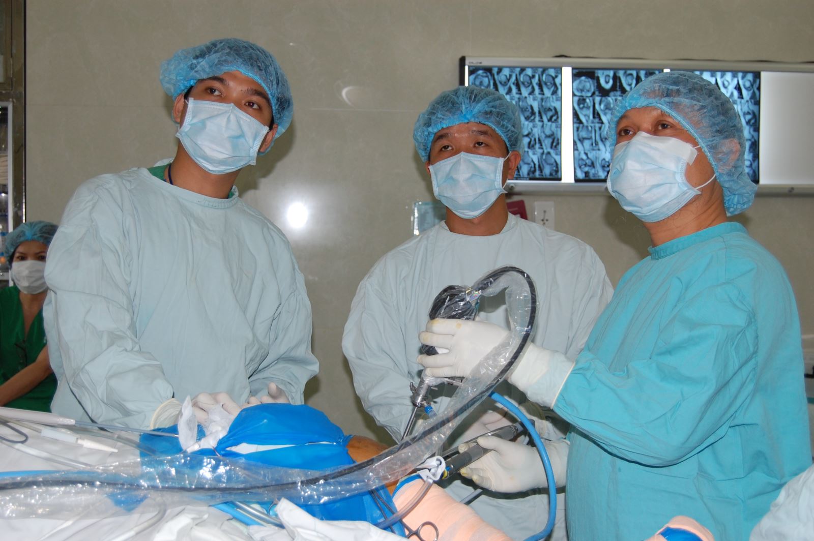 PHẪU THUẬT THAY KHỚP VÀ NỘI SOI KHỚP