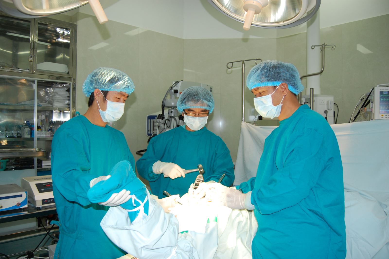 PHẪU THUẬT THAY KHỚP VÀ NỘI SOI KHỚP